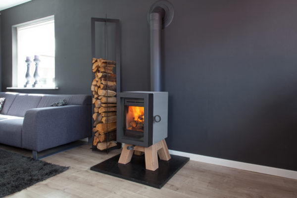 oak insert stove, wanders stove, small landscape insert fire, efficient woodburner, external air supply insert stove, minimalist stove, glass fronted stove, freestanding stove, modern stove, portrait stove